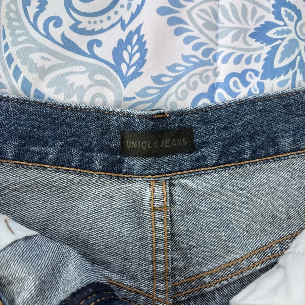 Uniqlo High Rise Distressed Denim Shorts Size 25